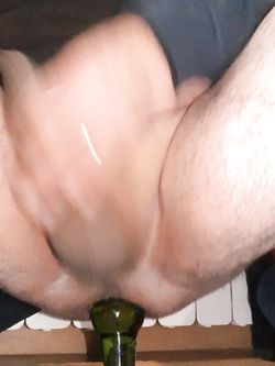 Bottiglia grossa in culo — foto 11/13