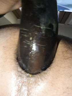 Grossa melanzana nel culo — foto 7/8