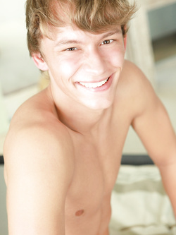 Buon martedì porci! – twink arrapati con piselli gonfi da succhiare — Giovani — foto 7/80