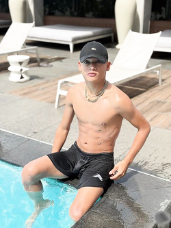 I ragazzi di gennaio si scaldano a vicenda con pompini e seghe — Twink — foto 18/200