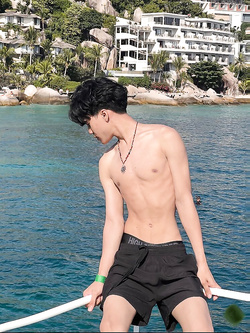 I ragazzi di gennaio si scaldano a vicenda con pompini e seghe — Twink — foto 19/200