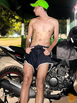 I ragazzi di gennaio si scaldano a vicenda con pompini e seghe — Twink — foto 24/200