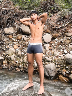 I ragazzi di gennaio si scaldano a vicenda con pompini e seghe — Twink — foto 90/200