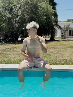 I ragazzi di gennaio si scaldano a vicenda con pompini e seghe — Twink — foto 92/200