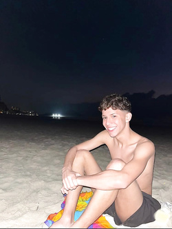 I ragazzi di gennaio si scaldano a vicenda con pompini e seghe — Twink — foto 105/200