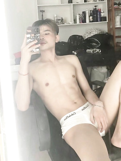 I ragazzi di gennaio si scaldano a vicenda con pompini e seghe — Twink — foto 153/200