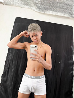 I ragazzi di gennaio si scaldano a vicenda con pompini e seghe — Twink — foto 164/200