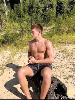 I ragazzi di gennaio si scaldano a vicenda con pompini e seghe — Twink — foto 181/200