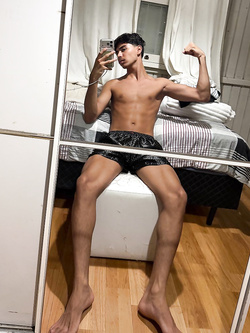 I ragazzi di gennaio si scaldano a vicenda con pompini e seghe — Twink — foto 196/200