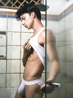 Collezione mutande bagnate – cazzi che escono dai boxer e sborrano — Twink — foto 4/96