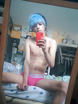 Collezione mutande bagnate – cazzi che escono dai boxer e sborrano — Twink — foto 37/96