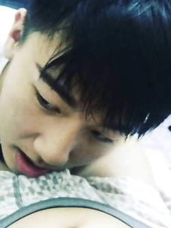 Collezione mutande bagnate – cazzi che escono dai boxer e sborrano — Twink — foto 73/96