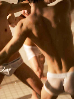 Collezione mutande bagnate – cazzi che escono dai boxer e sborrano — Twink — foto 95/96