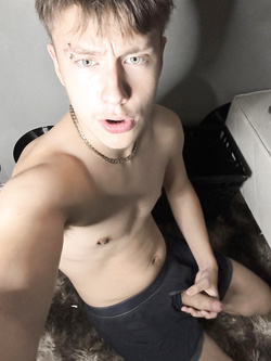 Twink carini si filmano mentre si segano e schizzano sperma — Cazzi Grossi — foto 7/41
