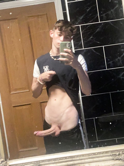 Twink carini si filmano mentre si segano e schizzano sperma — Cazzi Grossi — foto 29/41