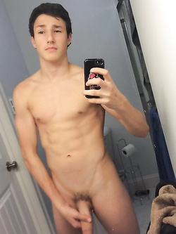 Twink carini si filmano mentre si segano e schizzano sperma — Cazzi Grossi — foto 39/41