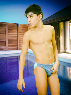 Culi bagnati in piscina e spiaggia – gay hard da leccare — Sesso in Pubblico — foto 1/28