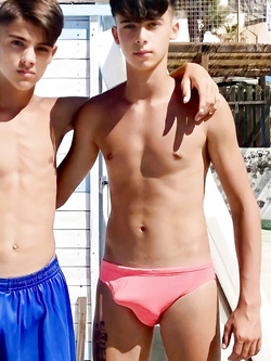 Culi bagnati in piscina e spiaggia – gay hard da leccare — Sesso in Pubblico — foto 9/28