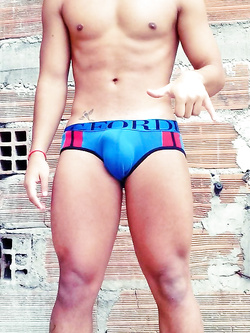 Culi bagnati in piscina e spiaggia – gay hard da leccare — Sesso in Pubblico — foto 28/28