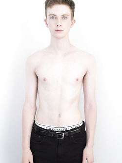 Hunks gay con pettorali nudi e erezioni dure — Twink — foto 11/99