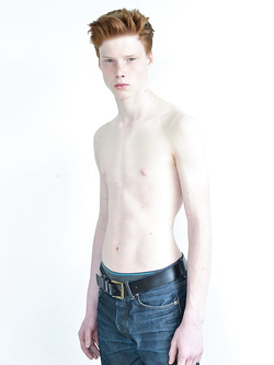 Hunks gay con pettorali nudi e erezioni dure — Twink — foto 19/99