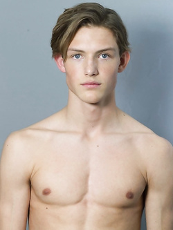 Hunks gay con pettorali nudi e erezioni dure — Twink — foto 25/99