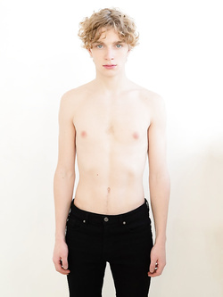 Hunks gay con pettorali nudi e erezioni dure — Twink — foto 33/99