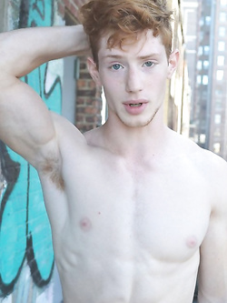 Hunks gay con pettorali nudi e erezioni dure — Twink — foto 38/99
