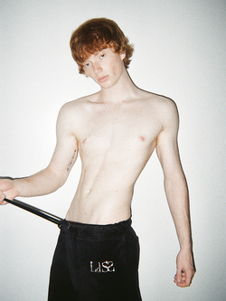 Hunks gay con pettorali nudi e erezioni dure — Twink — foto 42/99