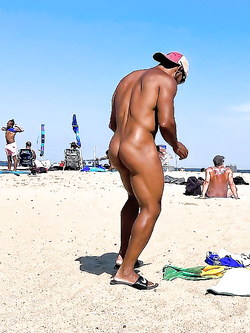 Nudi maschili in spiaggia e campeggio wild — Maturi — foto 74/98