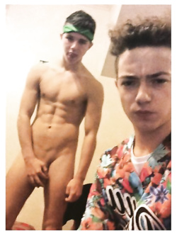 Twinks freschi e carini del momento gay — Twink — foto 35/72