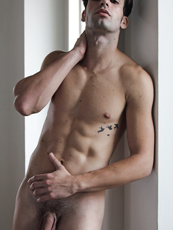 Ragazzi italiani stupendi con ombelichi perfetti — Giovani — foto 8/10