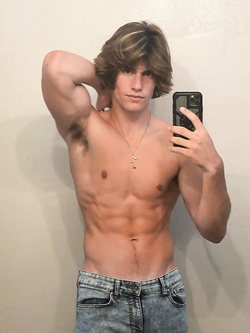 Corrado M ragazzo italiano hot su gay tube — Muscolosi — foto 21/68