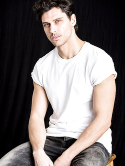 Valerio Logrieco modello gay italiano bollente — Muscolosi — foto 17/88