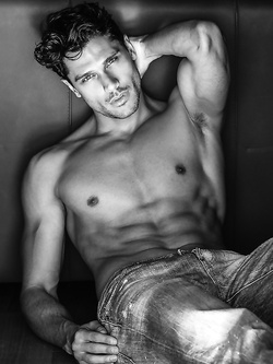 Valerio Logrieco modello gay italiano bollente — Muscolosi — foto 23/88
