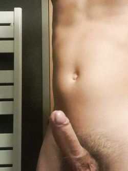 Artur femboy italiano 20 anni con 13 cm non circonciso — Cazzi Grossi — foto 46/150
