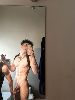 Antonio italiano mostra cazzo enorme non circonciso — Cazzi Grossi — foto 6/32