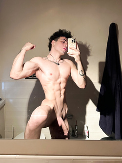 Antonio italiano mostra cazzo enorme non circonciso — Cazzi Grossi — foto 16/32