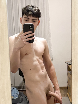 Marco italiano etero 20 anni cazzo curvo grosso integro — Etero — foto 59/70
