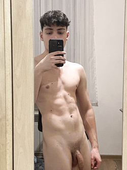 Marco italiano etero 20 anni cazzo curvo grosso integro — Etero — foto 60/70