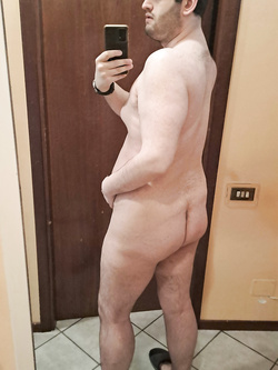 Mostro il mio corpo ed il mio bel cazzo a voi tutti — Cazzi Grossi — foto 6/13