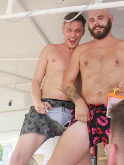 Coppie giovani di ragazzi gay affiatati — Amatoriali — foto 3/9