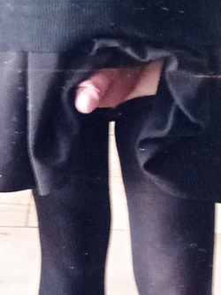 Il mio cazzo da succhiare sotto la gonna — Amatoriali — foto 3/6