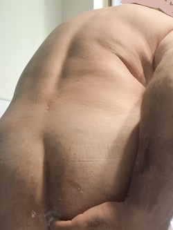 Mi pulisco il culo dai residui di sborra — Sesso Anale — foto 2/6