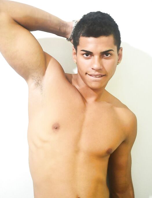 Ragazzo mulatto di Palermo cerca daddy generoso