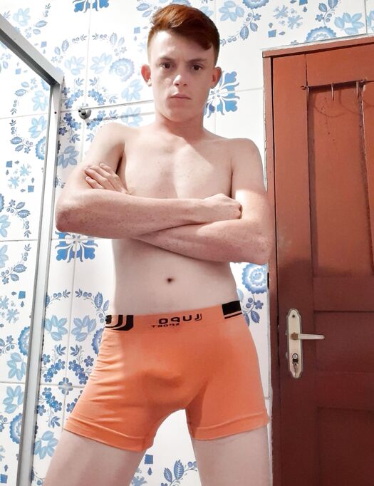 Sexy twink italiano rosso sega da urlo